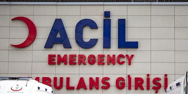 Siirt'te 11 öğrenci, gıda zehirlenmesi şüphesiyle hastaneye kaldırıldı