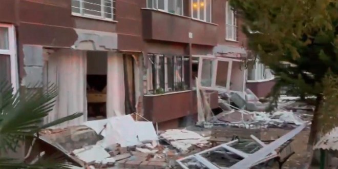 İstanbul'da 14 katlı binada patlama: 1 can kaybı, 3 yaralı