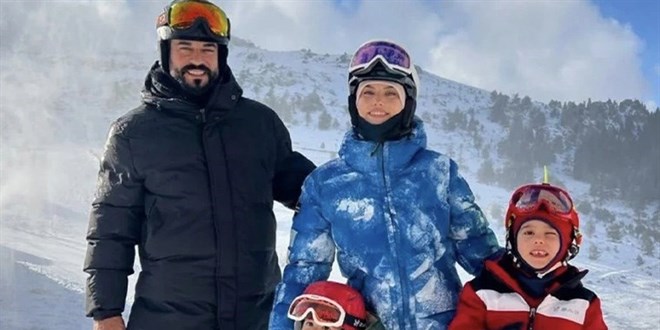 Ünlü oyuncu Fahriye Evcen kaza geçirdi