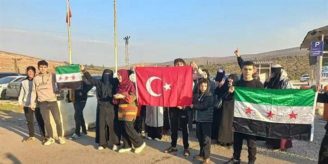 Cilvegözü Gümrük Kapısı'nda kutlama: Artık özgürüz, herkes vatanına dönsün