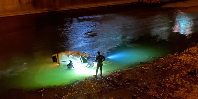 Kontrolden çıkan araç dereye uçtu: 1 ölü, 2 yaralı
