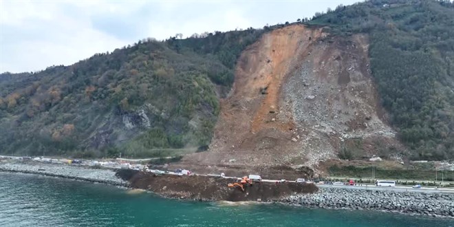 Karadeniz Sahil Yolu'ndaki heyelandan acı haber: 4 ölü