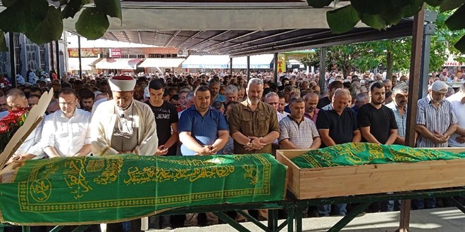 Trafik kazasında yaşamını yitiren anne ve 3 çocuğu Çankırı'da toprağa verildi