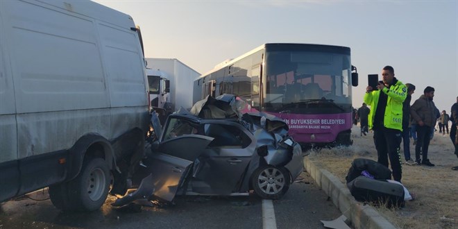 Van'da zincirleme kaza: 50 araç birbirine girdi, 1 ölü, 51 kişi yaralandı
