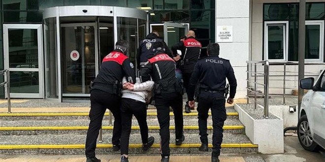 Whatsapp grubunda polise hakaret eden 2 şüpheli serbest