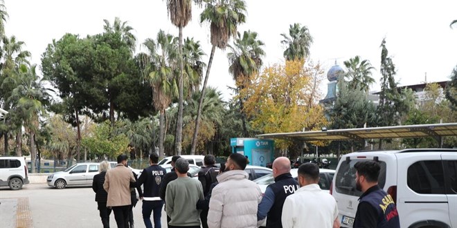 Mersin'de 4 kuyumcuya sahte altın satan 6 zanlı tutuklandı