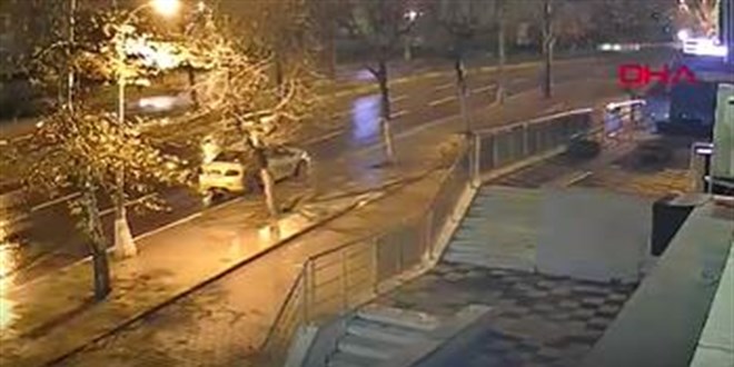 El frenini ekmeyi unuttuu taksiyi durdurmaya alrken ld