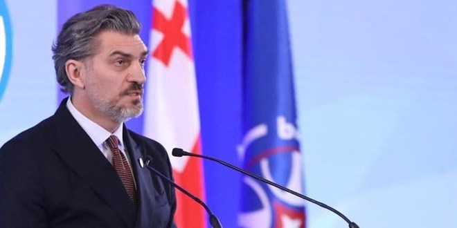 Eski futbolcu, Cumhurbaşkanı oldu
