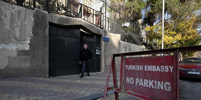 Şam Büyükelçiliği'ne Türk bayrağı çekildi