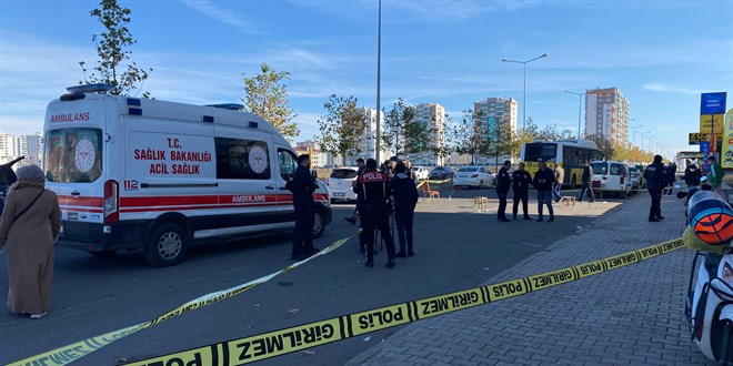 Kahvede silahl� kavga: 1'i a��r 4 yaral�