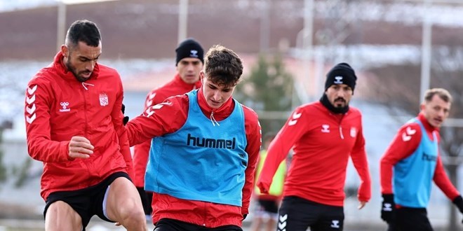 Sivasspor teknik direktörsüz çalıştı