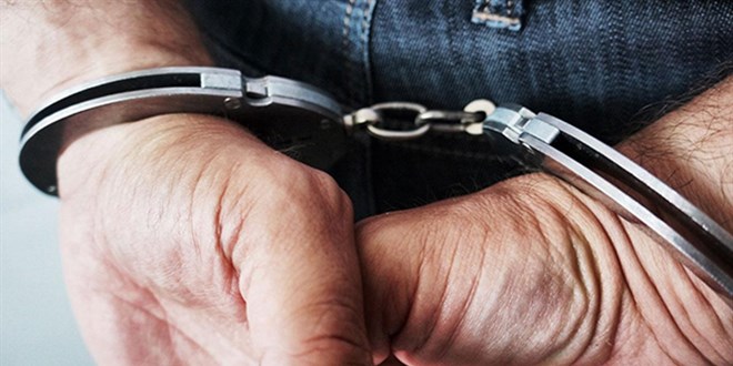 İzmir'de FETÖ operasyonunda 15 şüpheli yakalandı