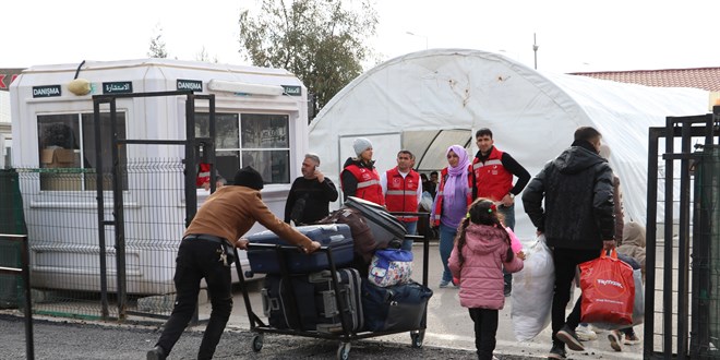 Suriyelilerin snr kaplarndan lkelerine dn sryor