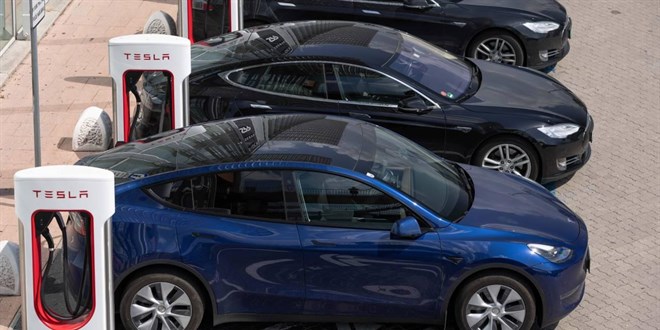 Tesla, ABD'de yaklak 700 bin aracn geri aryor