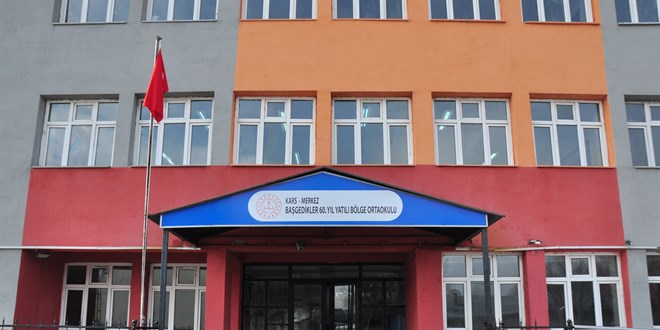 Heimlich manevrasıyla öğrencisini ölümden kurtardı