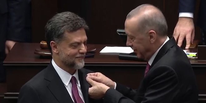 Rozetini bizzat Erdoğan taktı! Nedim Yamalı AK Parti'ye katıldı