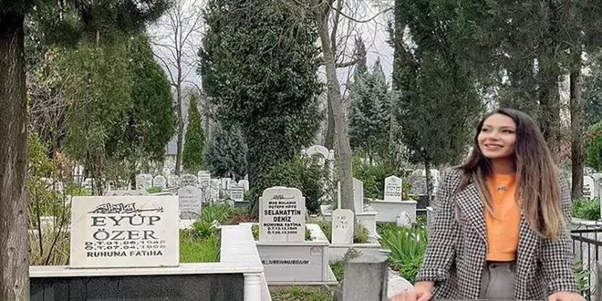 Estetik ameliyat� sonras� �len fenomen Ne�e'nin mezar� a��ld�