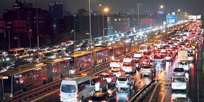 'İstanbul'daki araç sayısı 52 ilin toplamından fazla'