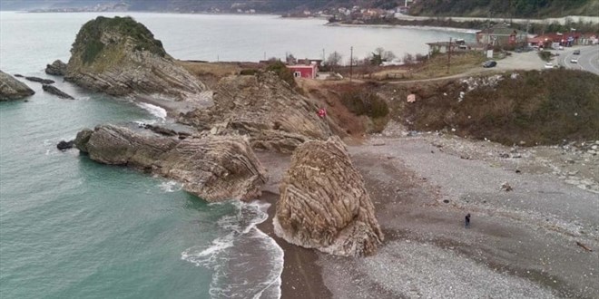 Deprem olabilir uyarısı! İki şehirde deniz 5 metre çekildi