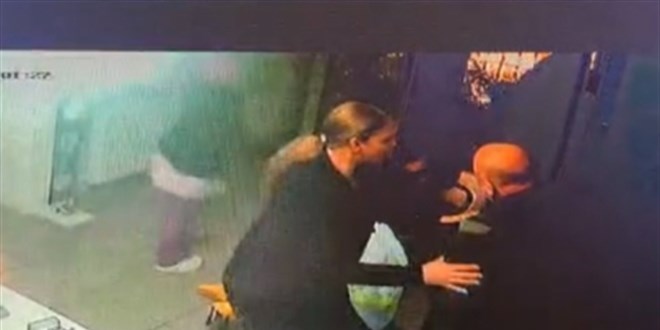 Çocuklarının yanında diş hekimini bıçaklayan anne tutuklandı
