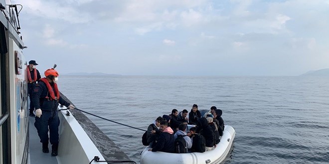 İzmir açıklarında 133 düzensiz göçmen kurtarıldı
