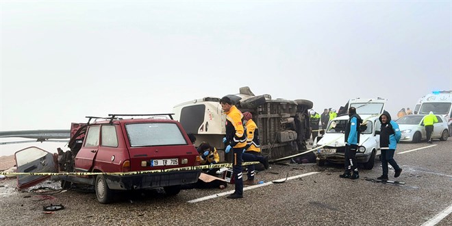 Hatalı sollama faciaya neden oldu: 3 ölü, 21 yaralı