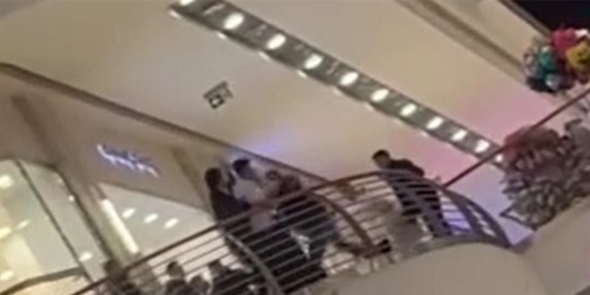 Ankara'da AVM'de tekme ve yumruklar havada uçuştu