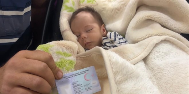 Yeni doğan bebeğine Ferdi Tayfur ismini koydu