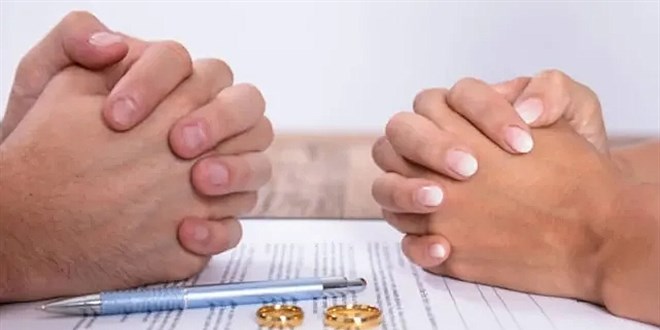 Bu sefer tersi oldu! Kadın öğretmen, eşine nafaka ödeyecek