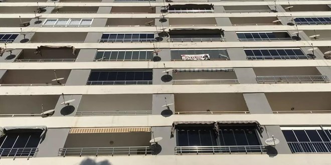 Mersin'de 13'üncü kattan düşen 2 genç, öldü