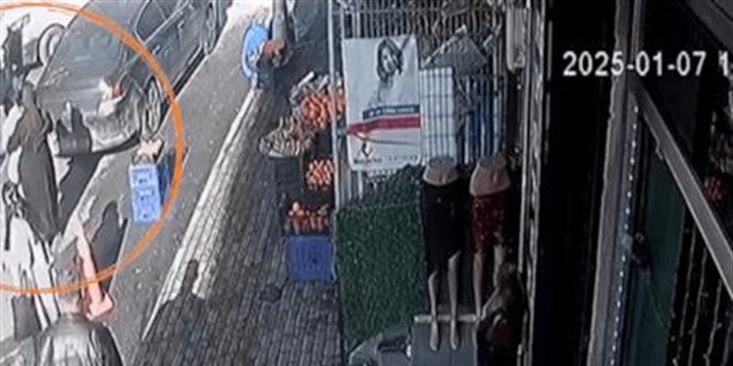Ters yönde ilerlerken yayaya çarptı: O anlar kamerada