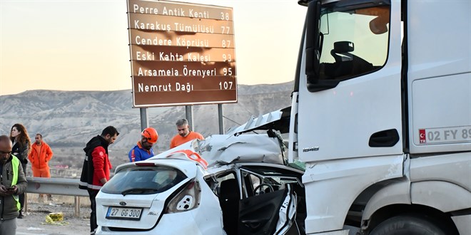 Adıyaman'da yakıt tankeri ile otomobil çarpıştı, 4 kişi öldü