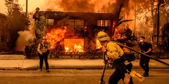 Los Angeles yanıyor: Mücadele için Ulusal muhafızlar görevlendirildi