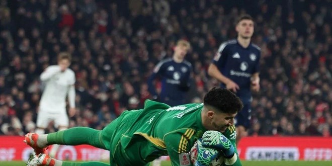 Altay Bayındır'dan tarihi performans!