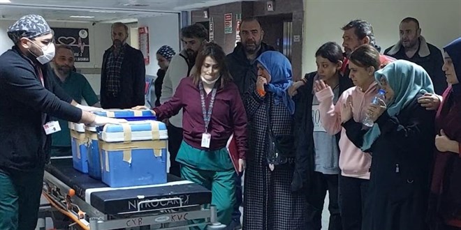 Ailesi kızlarının organlarını el sallayarak uğurladı