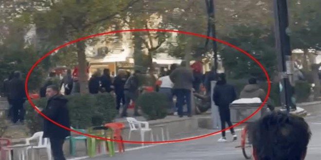 Tekmeli, yumruklu kavgada sandalyeler havada u�u�tu