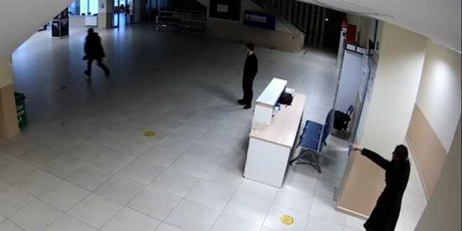 16 yaşındaki lise öğrencisi, okulda müdür yardımcısını bıçakladı