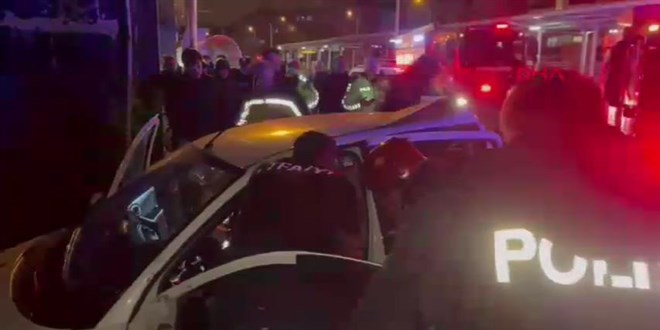 Otomobil elektrik direğine çarptı: 1 ölü, 3 yaralı