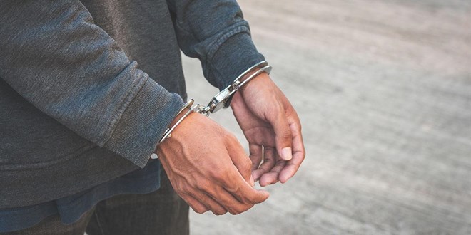 �zmir'de su� �rg�t� operasyonunda 18 ��pheli yakaland�