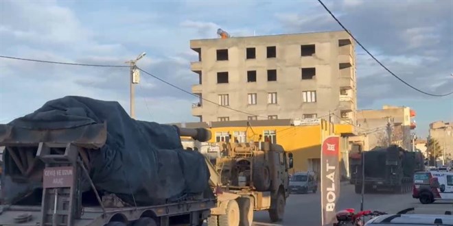 Suriye sınırına zırhlı araç ve mühimmat sevkiyatı