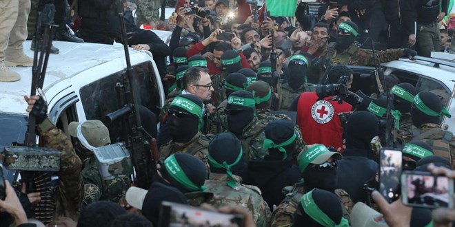 Hamas, 3 �srailli kad�n esiri K�z�lha�'a teslim etti