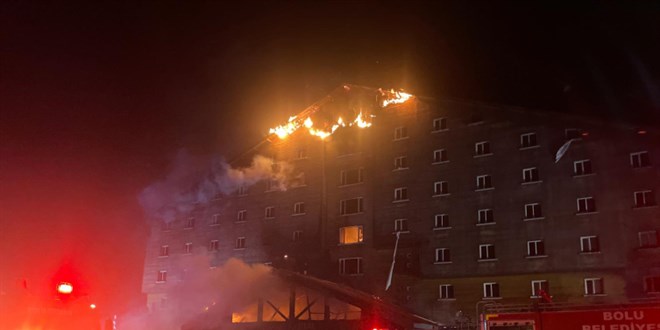 Bolu'da yanan otelin gecelik fiyat� dudak u�uklatt�