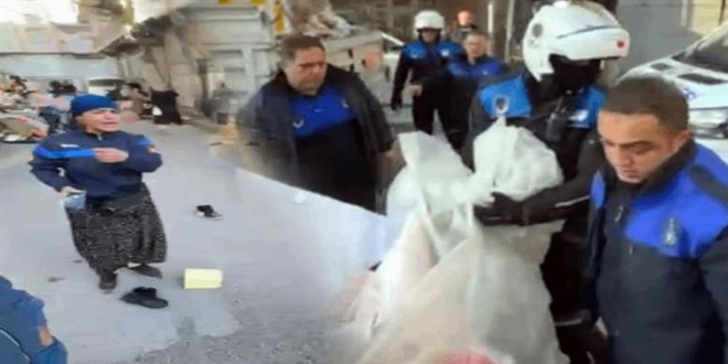 Avcılar'da izinsiz tezgah açanlar zabıtayı taşladı