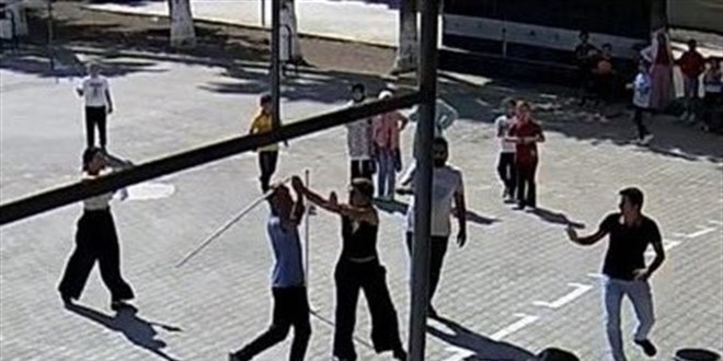 Okul basıp 5 öğretmene saldıran maganda yakalandı