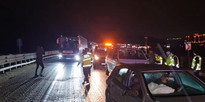 Yaralılara müdahalede eden sağlıkçılara araç çarptı: Çok sayıda yaralı var