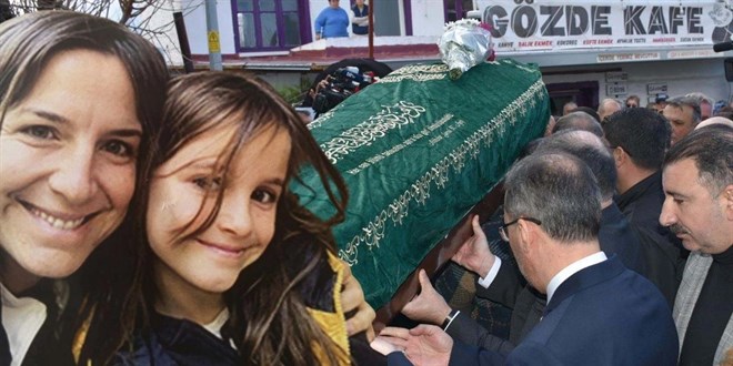 Odadan el ele çıkan aileyi, yoğun duman ve yaşanan panik ayırmış