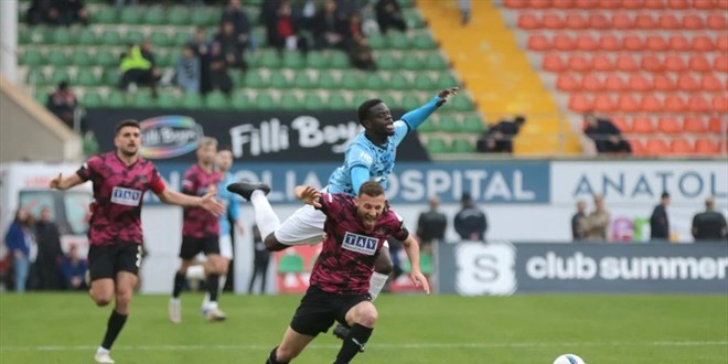 Alanyaspor, 9 gollü maçta Başakşehir'i 5-4 Yendi