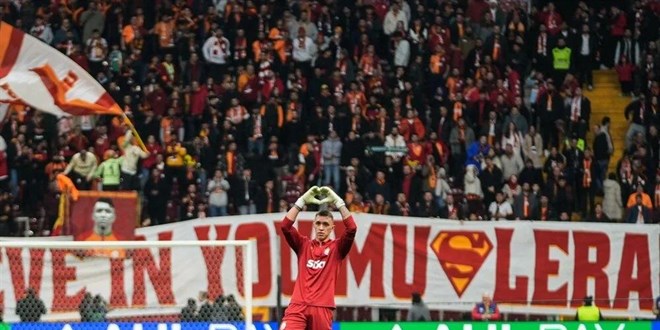 Muslera Galatasaray tarihine geçti