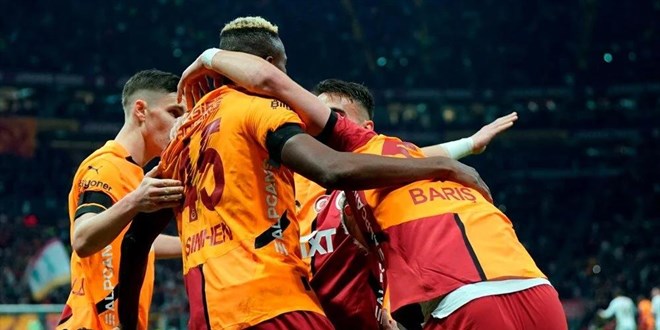 Galatasaray liderliğini sürdürdü, Muslera tarihe geçti