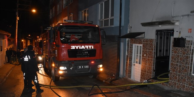 Psikolojik sorunları olduğu öne sürülen kişi evini ateşe verdi
